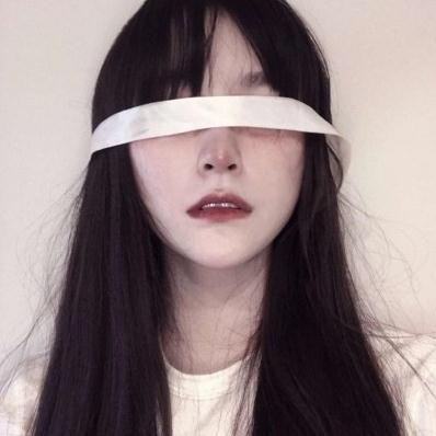 她是盲人，也是中国第一位盲人化妆师